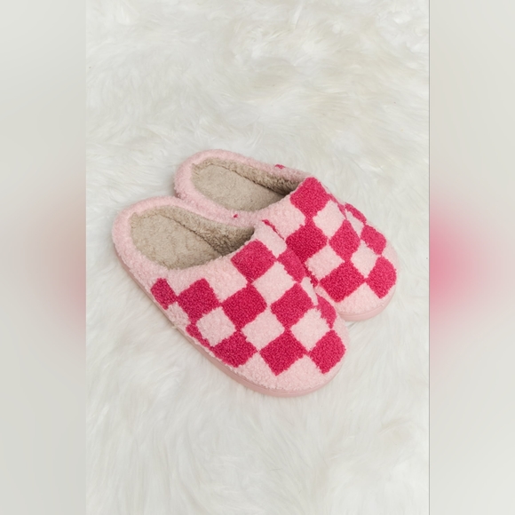 Melody Pink and White Checkered Print Plush Slide Slippers - Picture 4 of 6